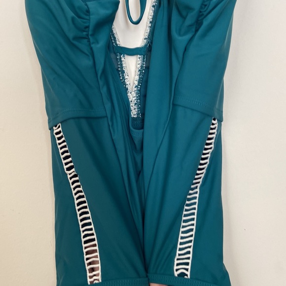 ⭐️ 2/$10 VINTAGE BLUE/GREEN ONE PIECE SWIMSUIT~WHITE CROCHET DETAIL~SZ 16/18 - Picture 5 of 8